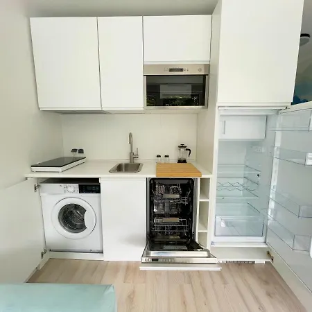 Batorego 18 - Blue - 450m Stacja Metra Pola Mokotowskie, 800m Biblioteka Narodowa, 20m Piekny Park Pola Mokotowskie, 800m Do Sgh - Wifi - Smart Tv - Good *