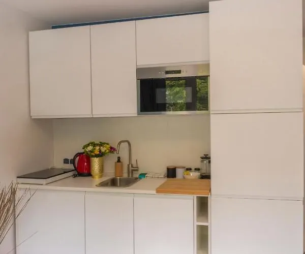 Batorego 18 - Blue - 450m Stacja Metra Pola Mokotowskie, 800m Biblioteka Narodowa, 20m Piekny Park Pola Mokotowskie, 800m Do Sgh - Wifi - Smart Tv - Good דירה ורשה